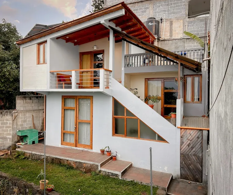 Full House w/Lake View & Garden - Image 1