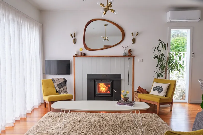 Dolly's Lyonville - Daylesford Macedon region - Image 1