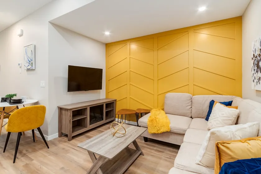 *2MasterBedrooms|2EnsuiteBaths|SunshineYellow - Image 1