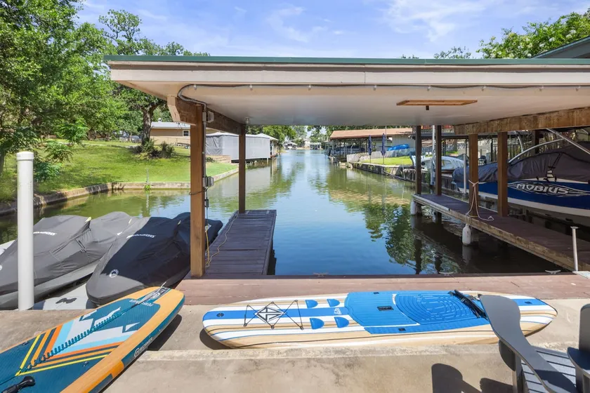 Waterfront Cove•Lake LBJ•Private Boat Slip•Kayaks - Image 1