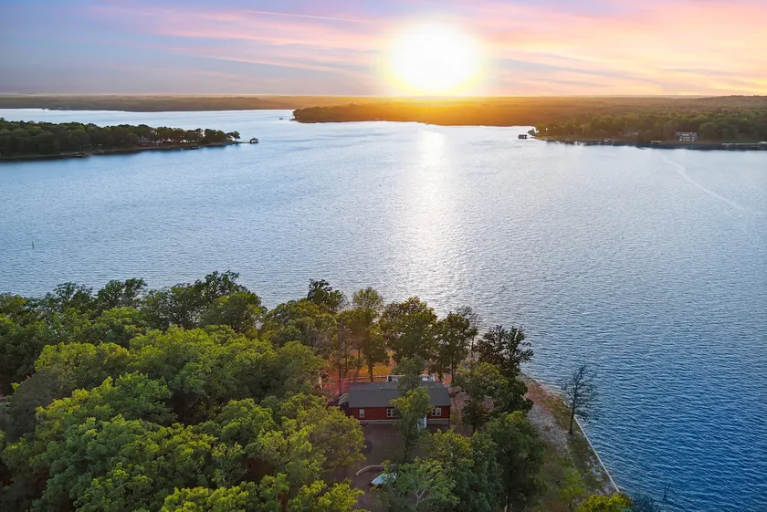 2 Acre Private Lakefront House & Cabin w/ Dock & Kayaks - Image 1