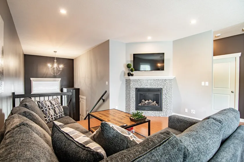 Modern 3BR/2BTH Upstairs Suite - Image 1