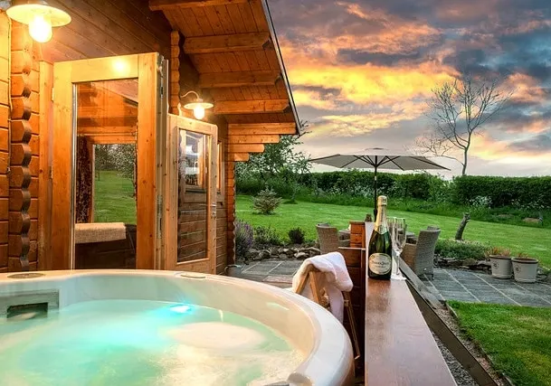 Cosy log cabin with hot tub, log burner and garden - Image 1