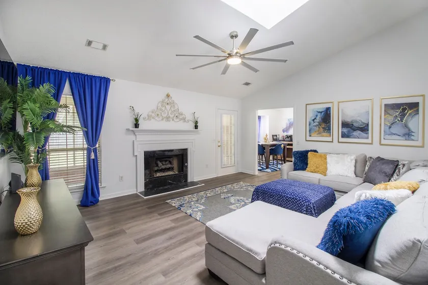 Luxurious Oasis Near Ft. Stewart - Image 1