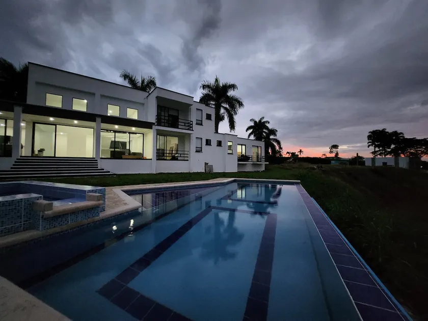 The Mansion at Armenia Quindio, Pool and Jacuzzi - Image 1