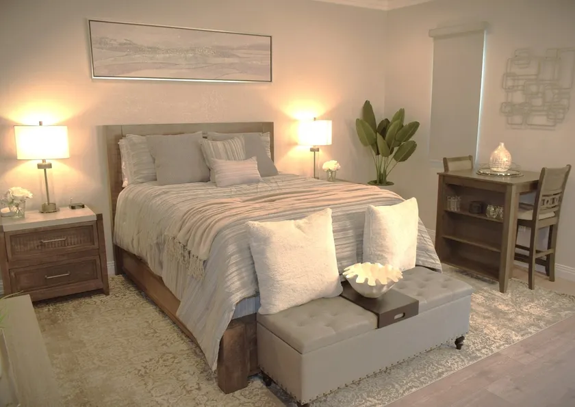 Luxurious Modern Studio - Image 1