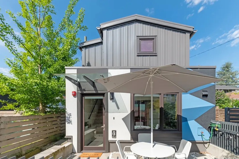 Private Modern House in Central Location - Image 1