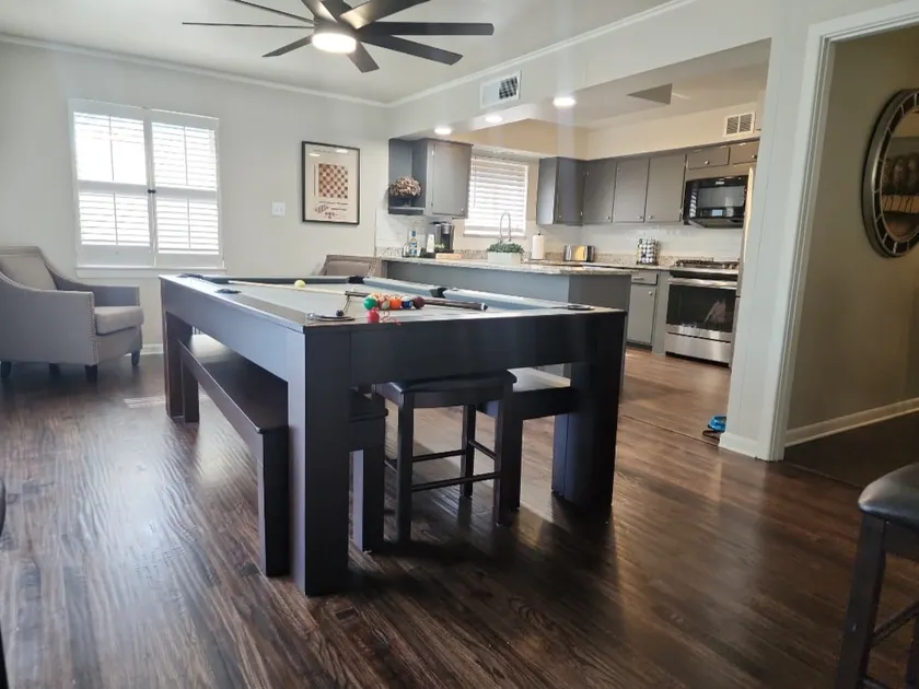 N Dallas, Pool Table, Fire Pit, 15 min to airports - Image 1