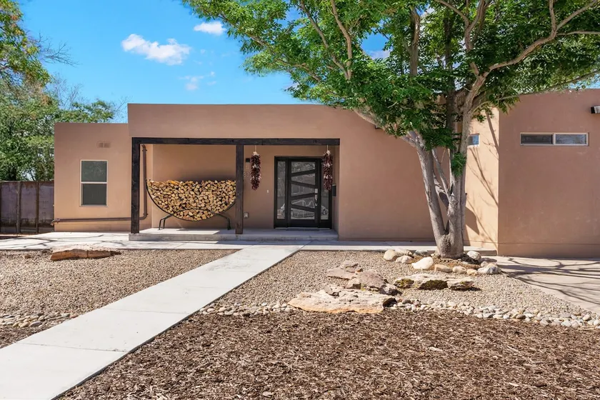 Ski Discounts! Modern & Cozy Santa Fe Adobe Escape - Image 1