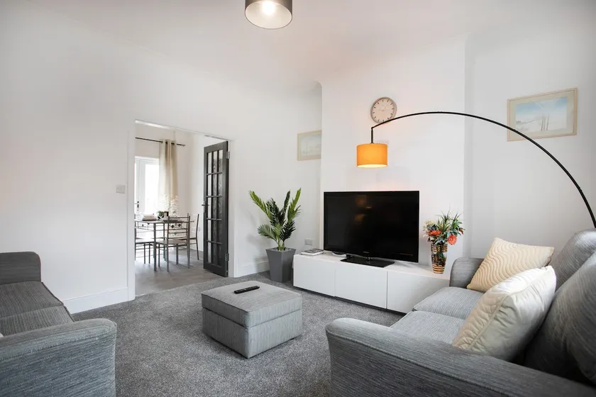 Cudworth House, Barnsley for contractors & Families, off-road parking, fast WIFI,etc - Image 1