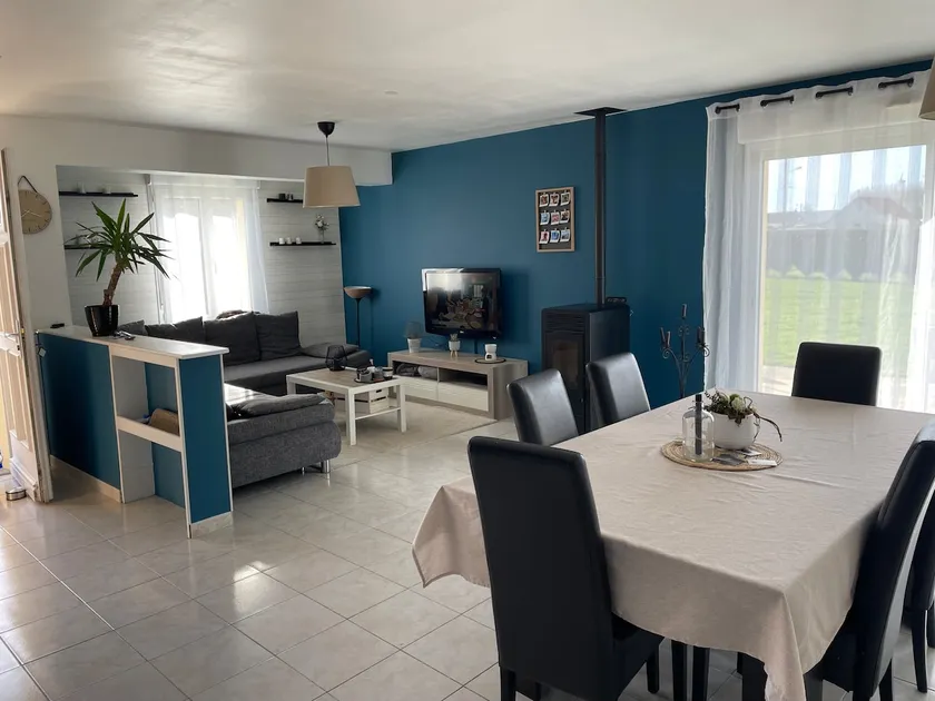 Large family home, ideal location. 3 bedrooms - Image 1