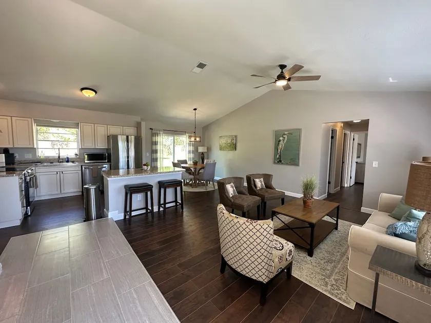 Lovely Vacation Home w Garage - Image 1