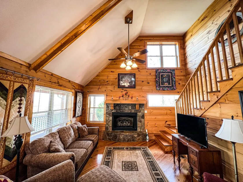 Secluded Mtn Cabin - 30 mins to Grayson Highlands - Image 1