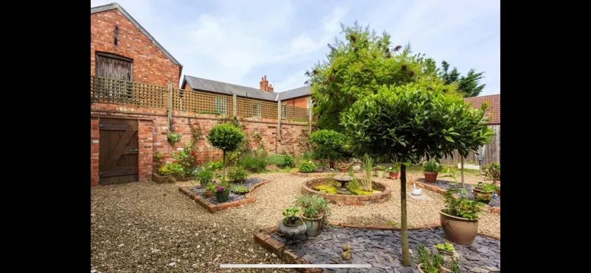Secret Courtyard Stay - Image 1