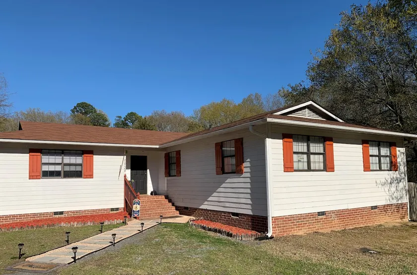 Comfortable and Pet Friendly! - Image 1