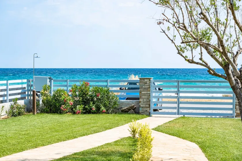 Azzurro seafront houses - Image 1