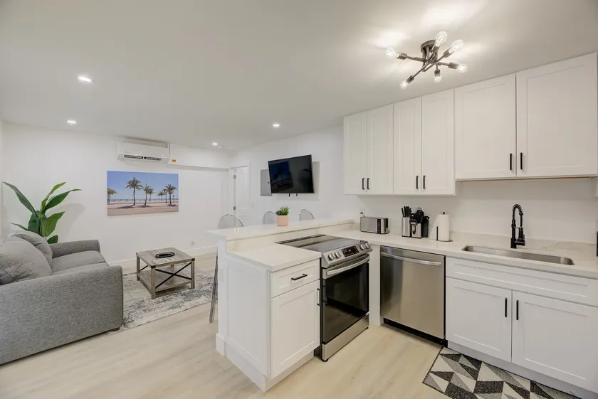 Cozy 1 Bdrm 5 Minute Drive To Las Olas Blvd - Image 1