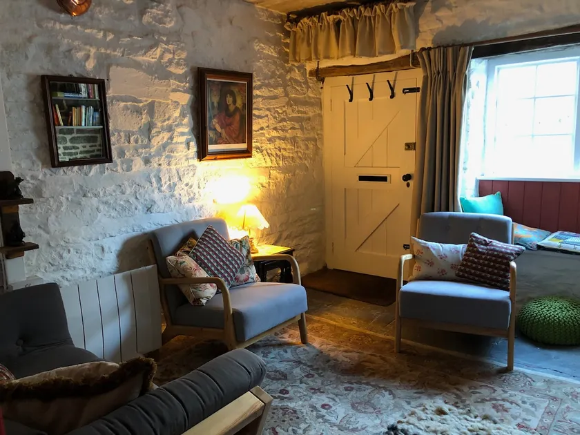 Lavender Cottage, 3 School Road, Clun, Shropshire - Image 1