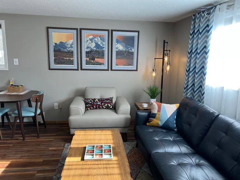 #1 Downtown 1-Bedroom Apartment - Image 1