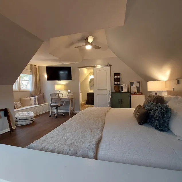 Hidden Loft Getaway - Image 1