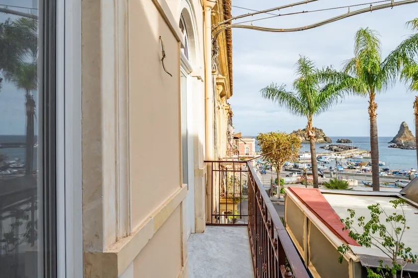 GuestHost - Seaview Modern Apartment with Balcony - Image 1