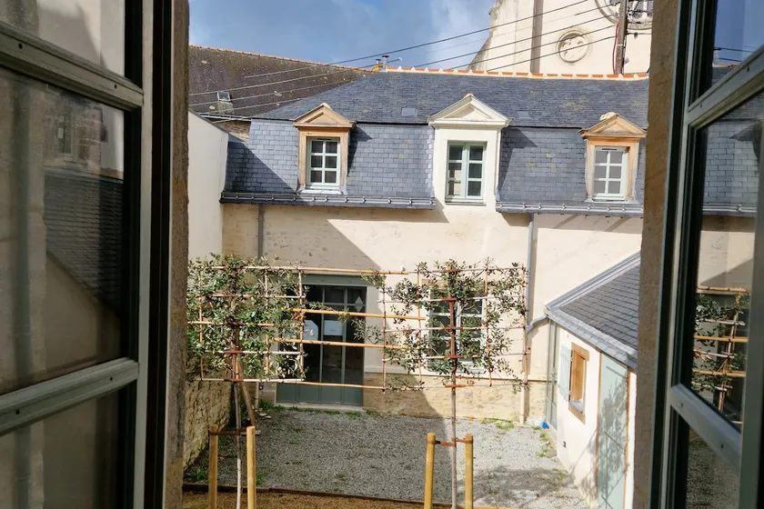 Port, renovated 3-room in shipowner's private mansion - Image 1