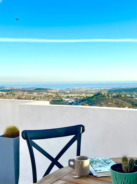 Stunning mountain and sea views - Image 1