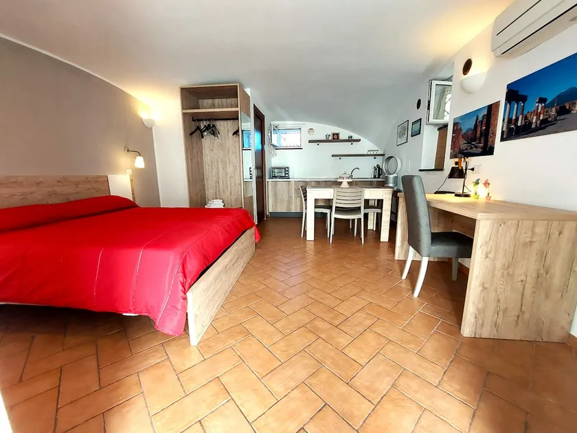 Pompeii Suite near Center, Ruins & Free Parking - Image 1