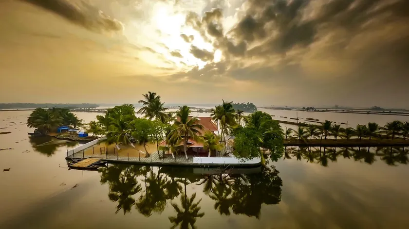 Island Villa - Kadamakkudy - Image 1