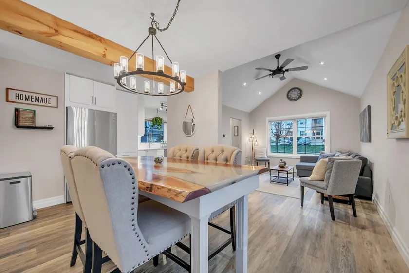 A bright & chic 2 bedroom urban apartment - Image 1