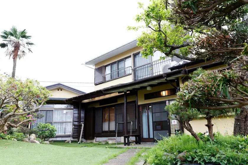 Izu no Yado Shizumi, large 1 building rental, 5 minutes from station and sea, parking available, max 16 people, BBQ exclusive area, Izu sightseeing - Image 1