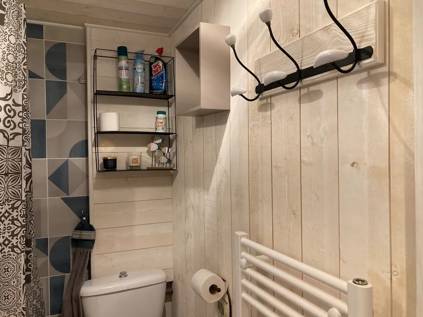 Independent accommodation. - Image 1