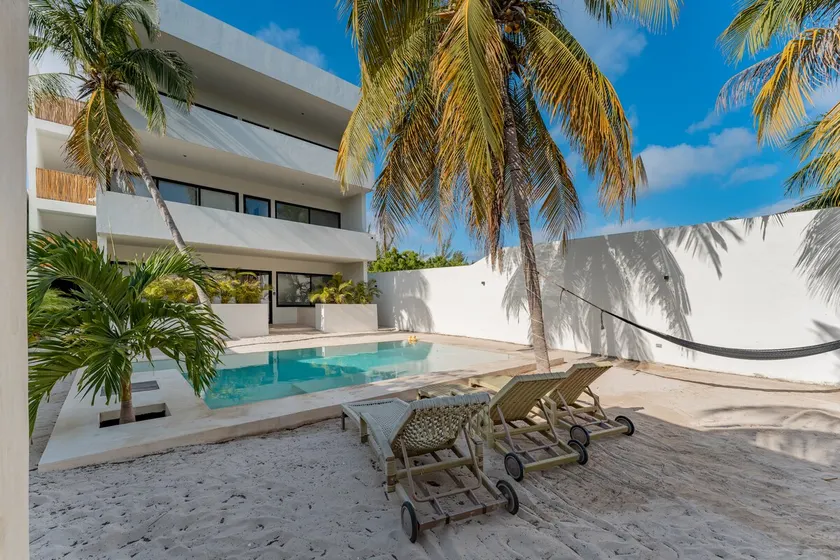 Beach apartment with a pool - Image 1