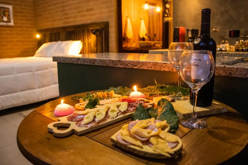 Romantic Chalet with hydro massage, breakfast, pet-friendly - Image 1