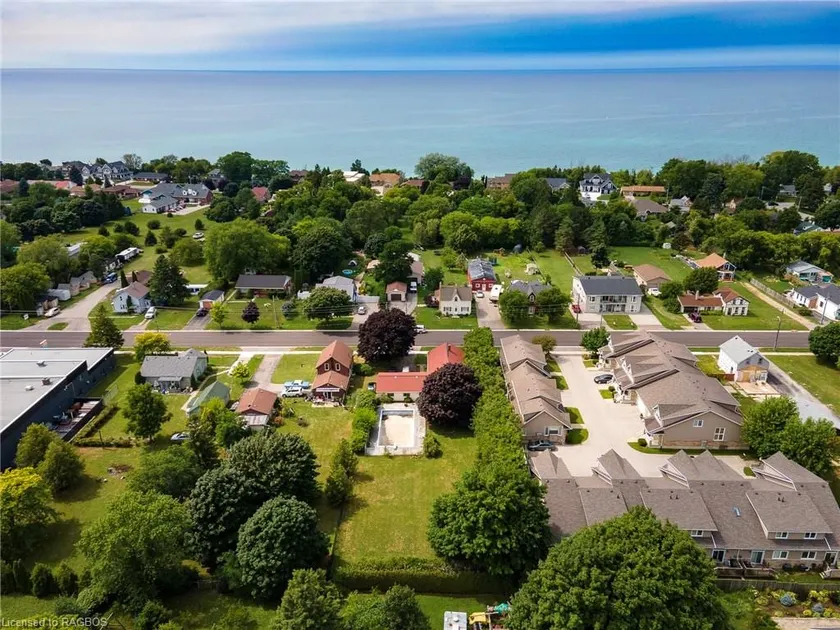 Downtown Lake House, 6 Bedrooms, Big Yard, Beach - Image 1