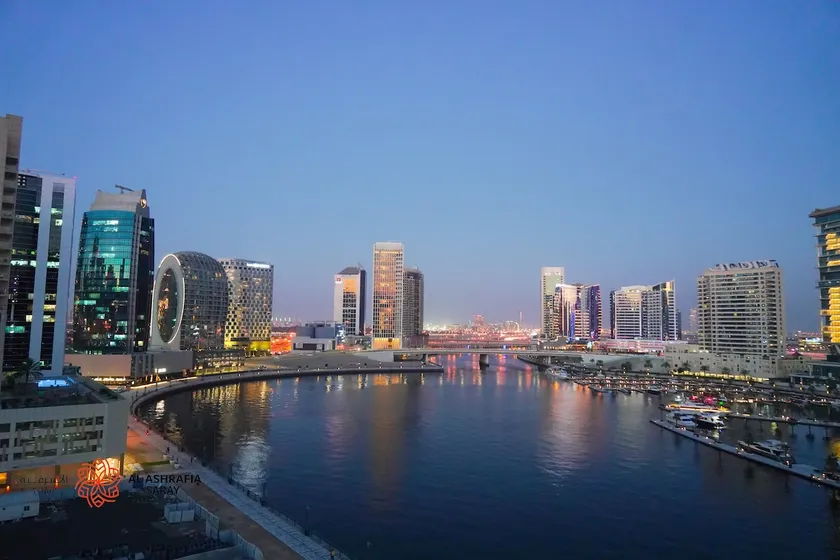 Magnificent 3 BR  apartment Canal Views Dubai - Image 1