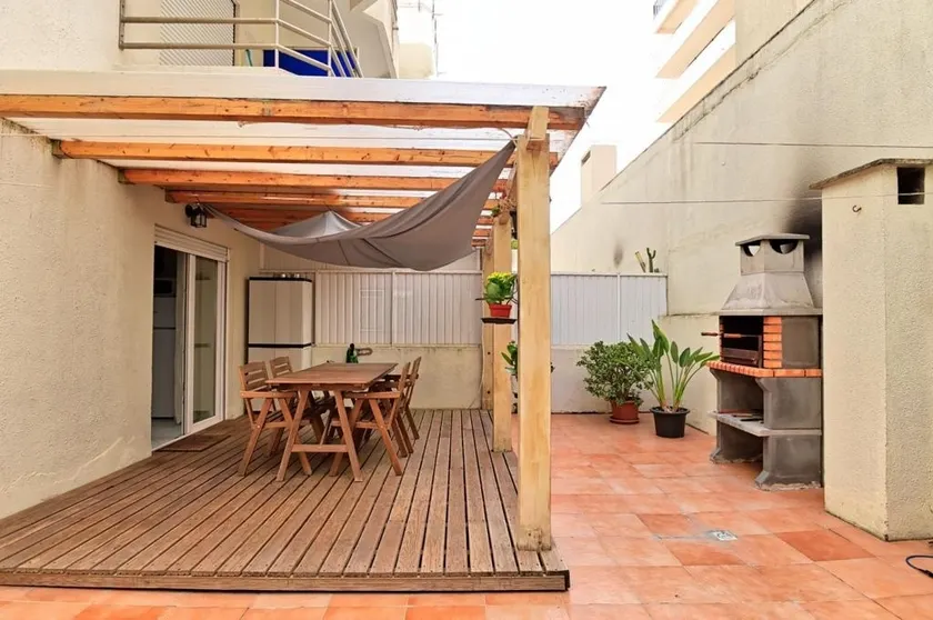 Coastal Beach Getaway Apartment - Image 1