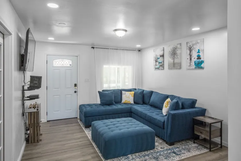 Four Bedroom Home Near Hartsfield Jackson Airport - Image 1