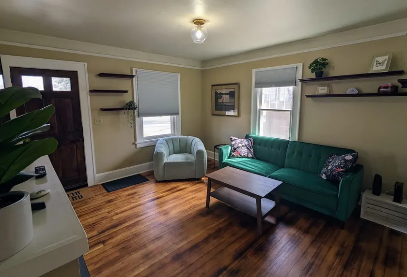 Little Red Stay House (Pets welcome!) - Image 1