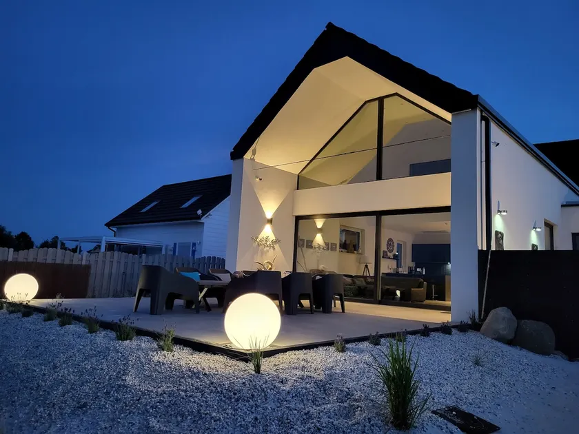 Robson Beach I Sauna, Jacuzzi - Image 1