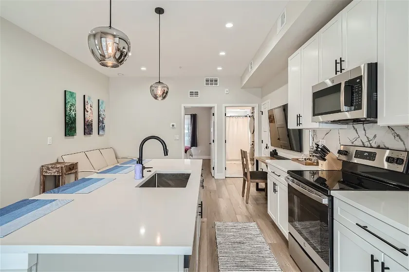 Modern New Condo 1 Block from Downtown - Image 1