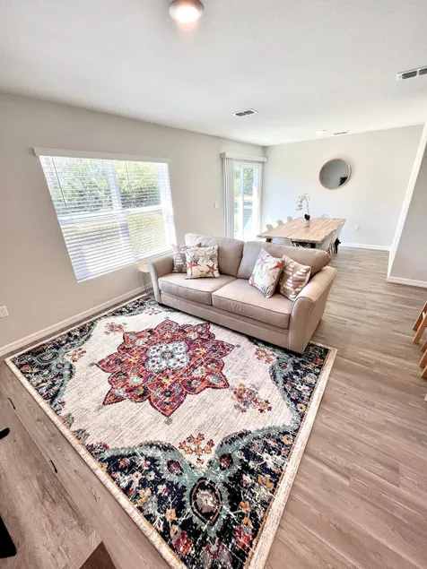 BRAND NEW! 15 min from the beach! - Image 1
