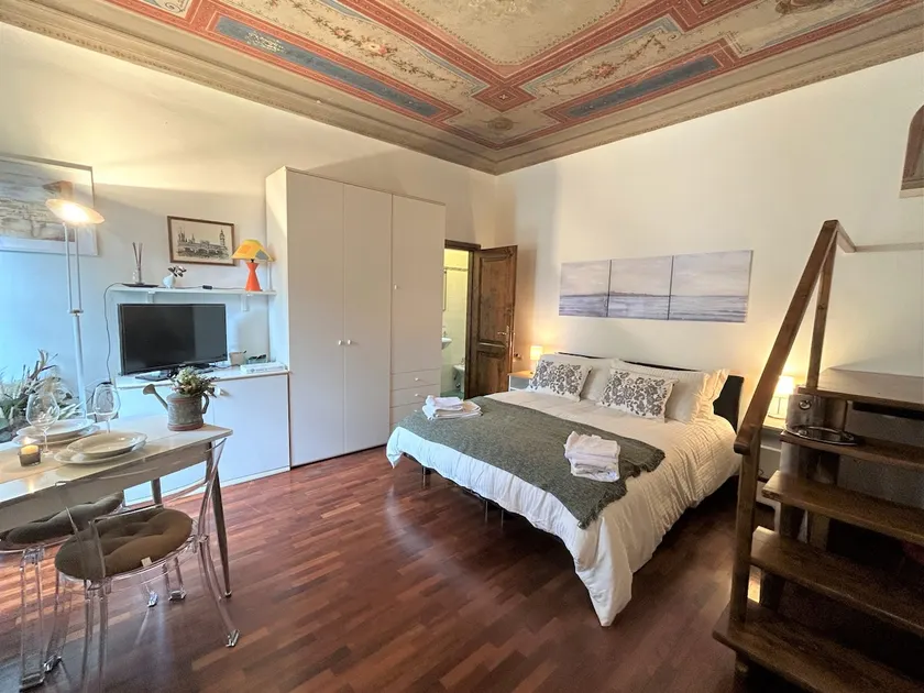 Romantic Nest Florence Studio - Image 1