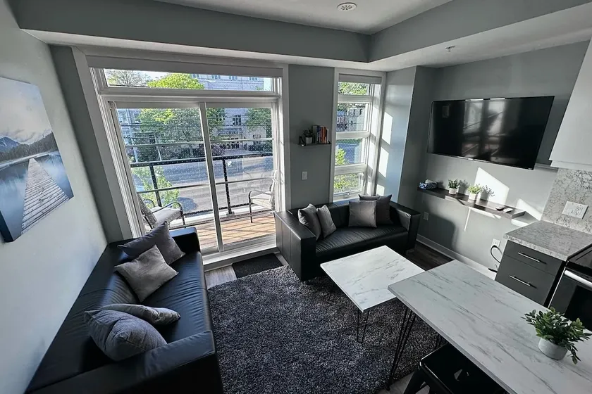 *New* Modern Home Toronto, 5-min walk to Metro - Image 1