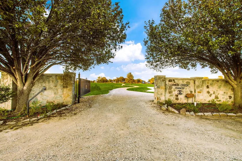 Luxury Ranch Retreat on 100+ Acres Near Dallas w/ Pool & Lake Access - Image 1
