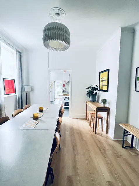 Spacious Family Home by the beach in Margate - Image 1