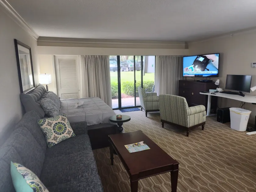 Golf & Beach Suite 875 Sq. Ft. Maidstone Building - Image 1