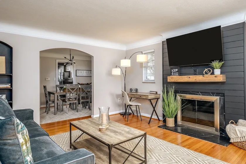 5BR/2BA Beautiful and Spacious Home in Quiet Area - Image 1