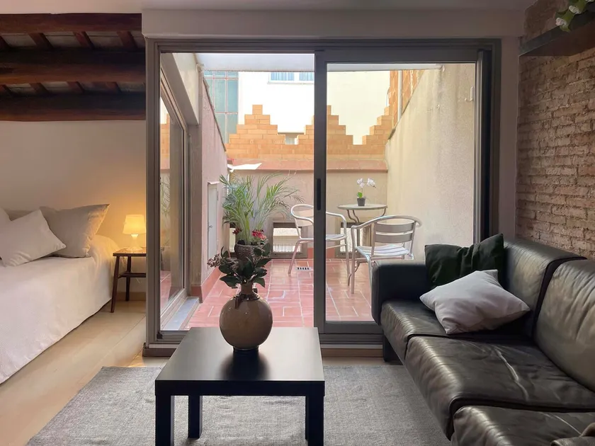 Centrally located and with a terrace - Image 1