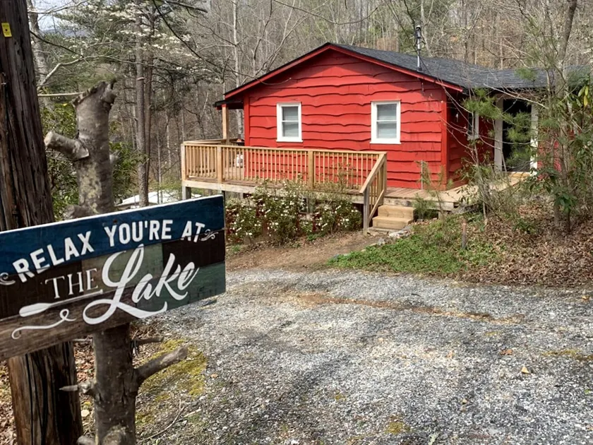 Cabane romantique sur le magnifique lac Lure! - Image 1